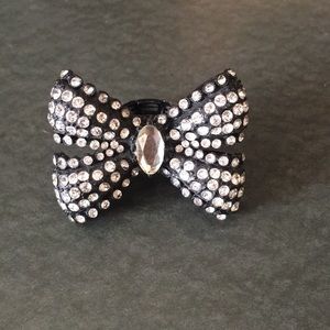 Betsey Johnson oversized bow ring